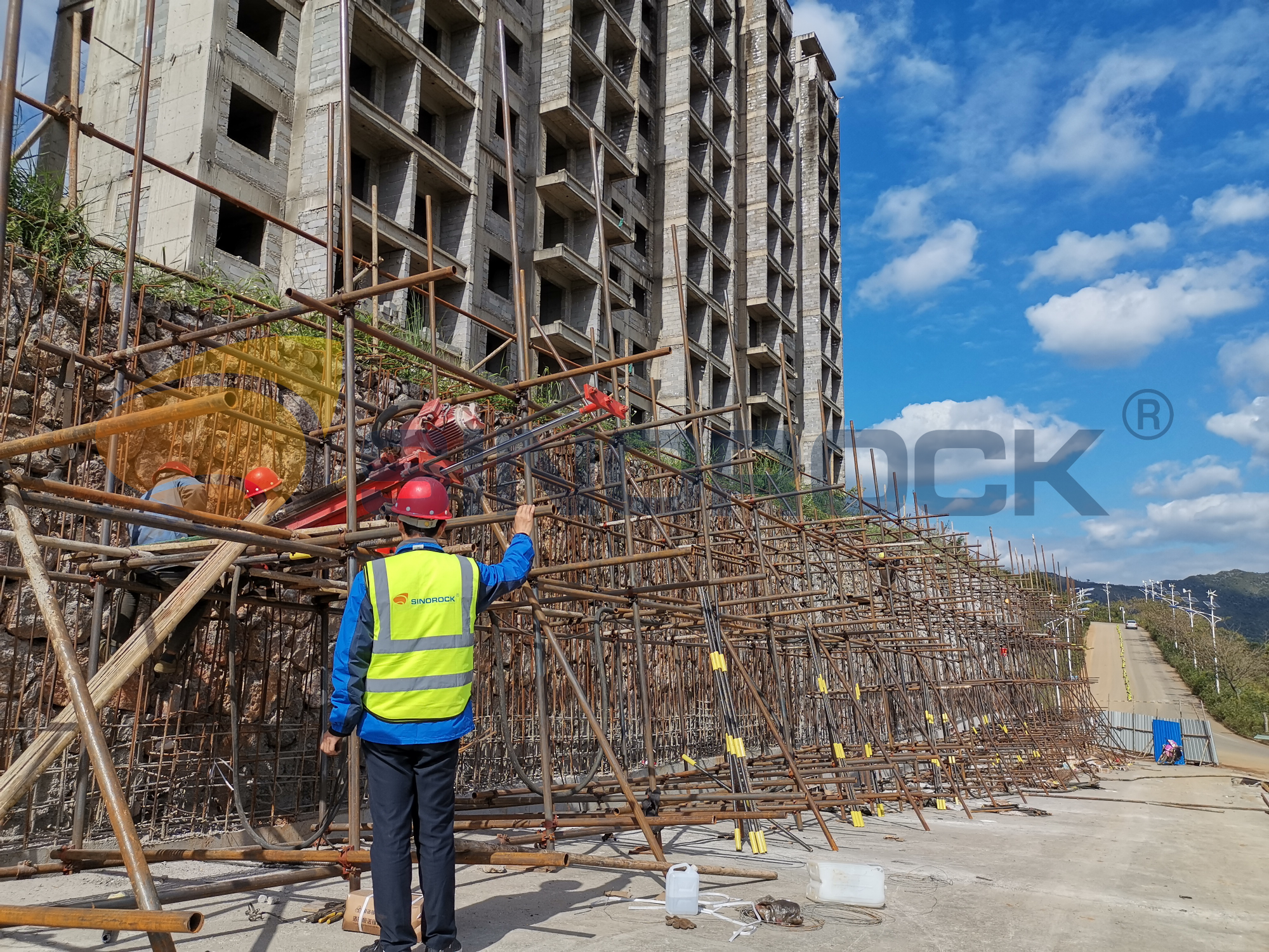 r thread self drilling hollow bar system application-slope stabilization