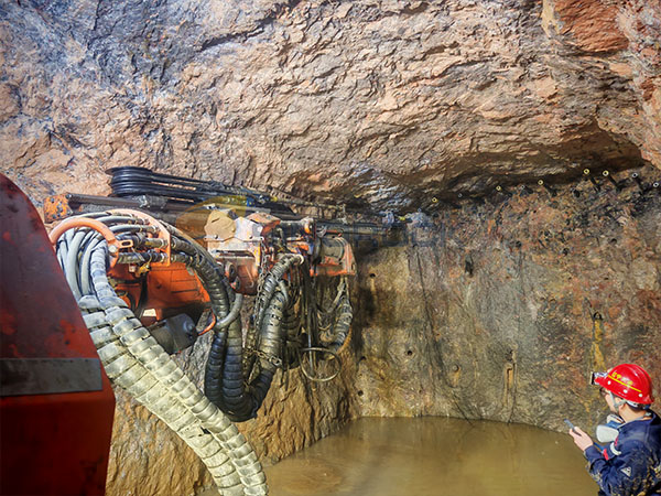 Comparison of Tunnel Pre-Support Methods