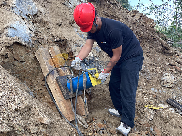 What Factors Affect the Tensile Strength of Self-Drilling Anchor Bolts