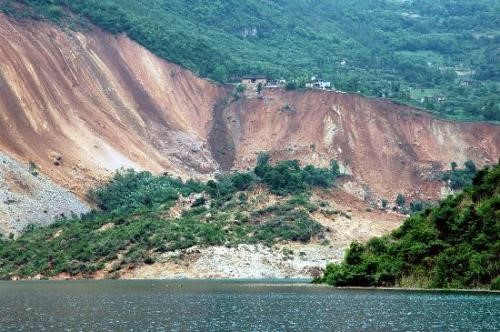 /landslides-caused-by-natural-factors